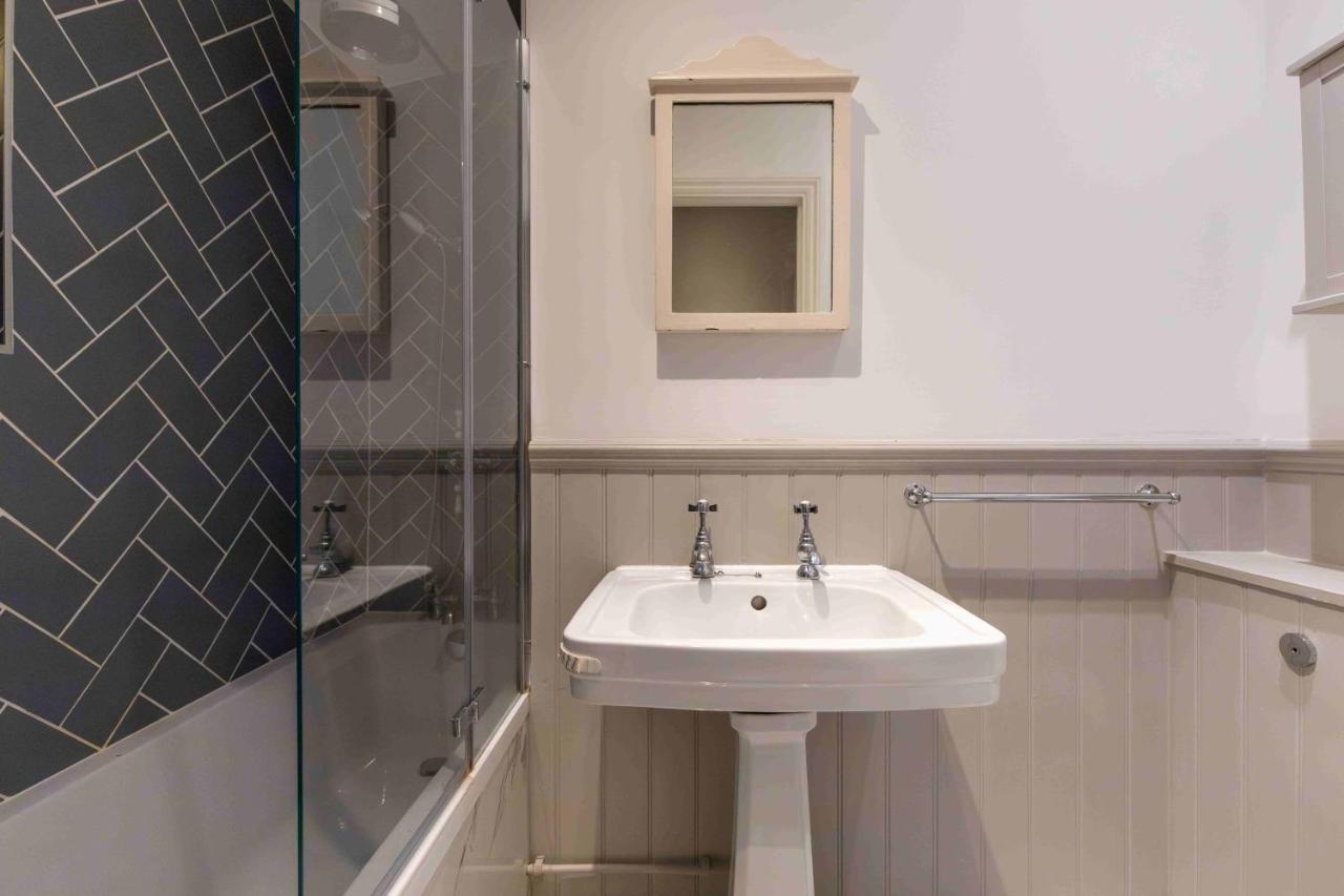 Shared Guest House 5 Mins Walk From Vauxhall And Nine Elms Station With Off-Site Parking Near Us Embassy Londres Exterior foto